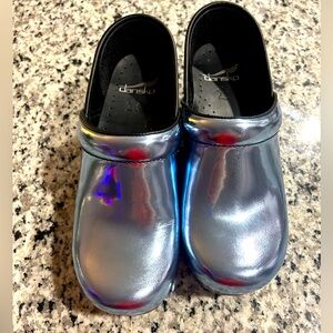 Blue Chrome Metallic Clogs